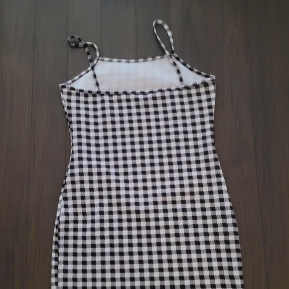 Black and white dress. Size medium. Worn once - Picture 2 of 2